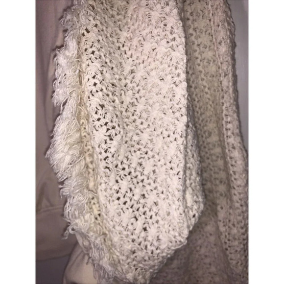 Free People Women's Size  XS  Ivory Long Sleeve  Oversize Top Blouse Crochet - Picture 3 of 6